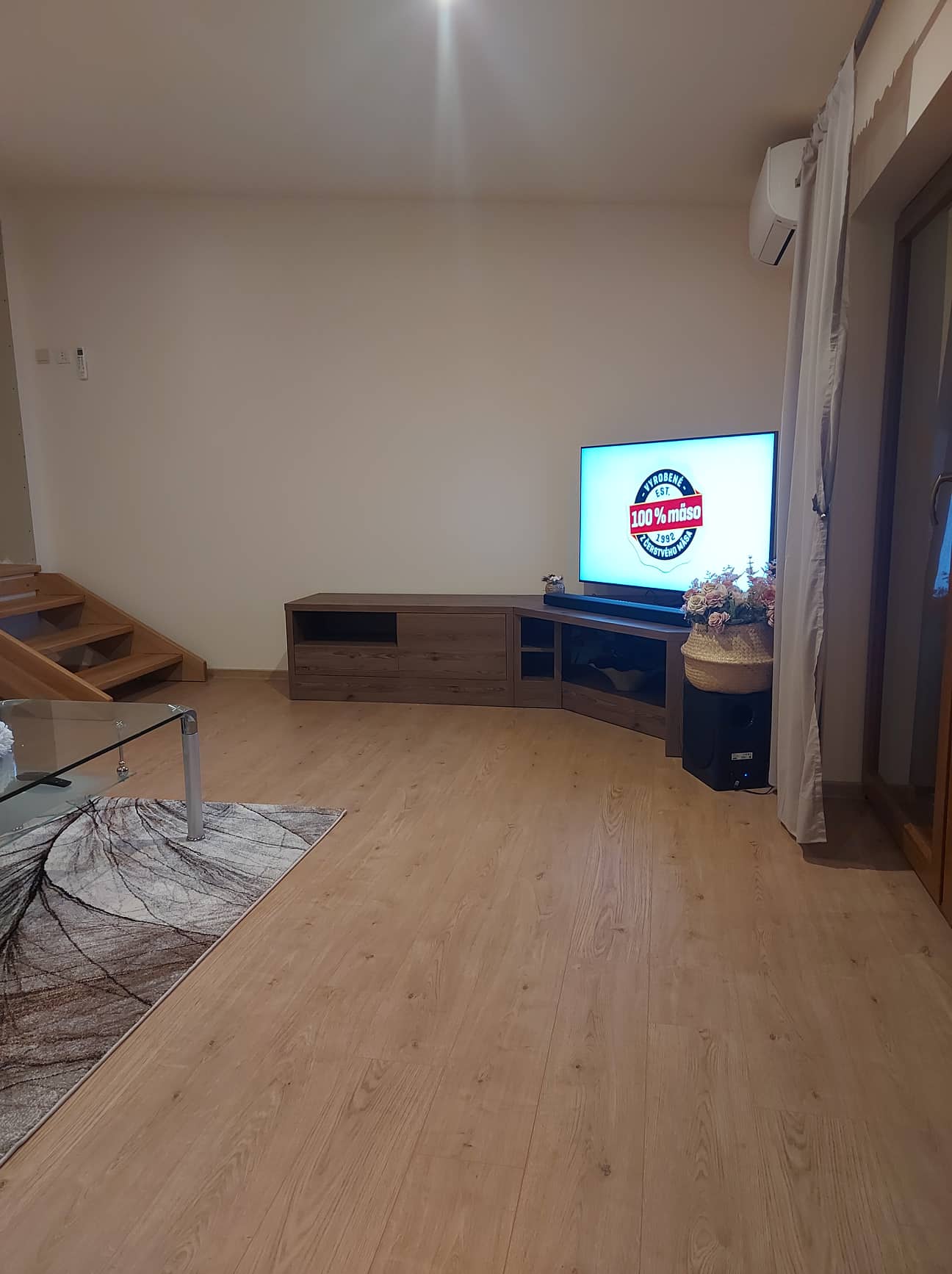 montaz tv skrinky
